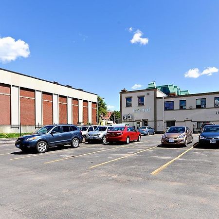 Ottawa Inn Hotel エクステリア 写真