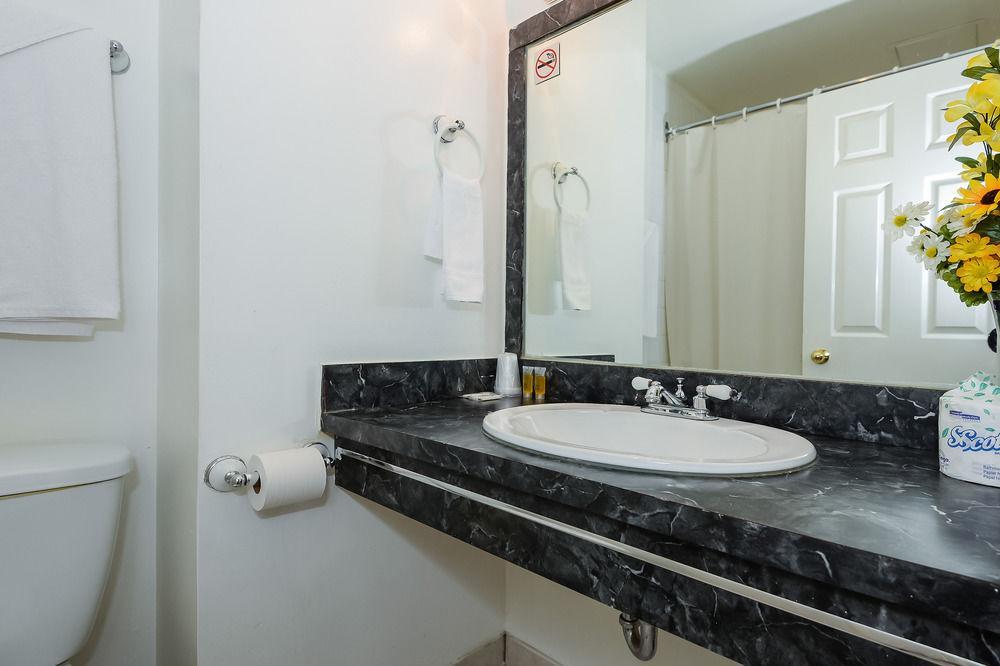 Ottawa Inn Hotel エクステリア 写真