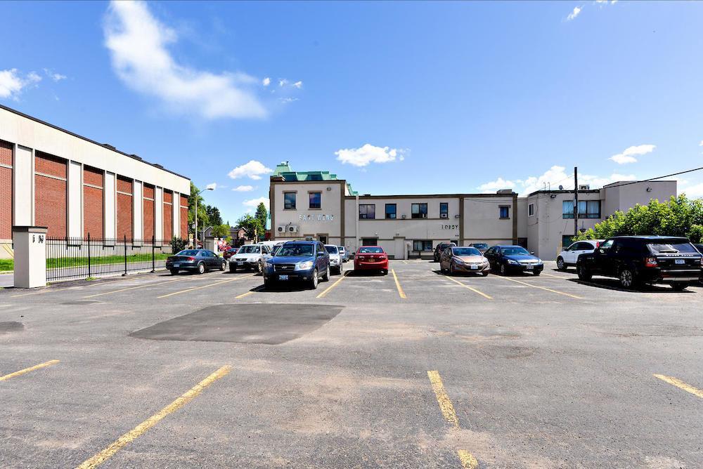 Ottawa Inn Hotel エクステリア 写真